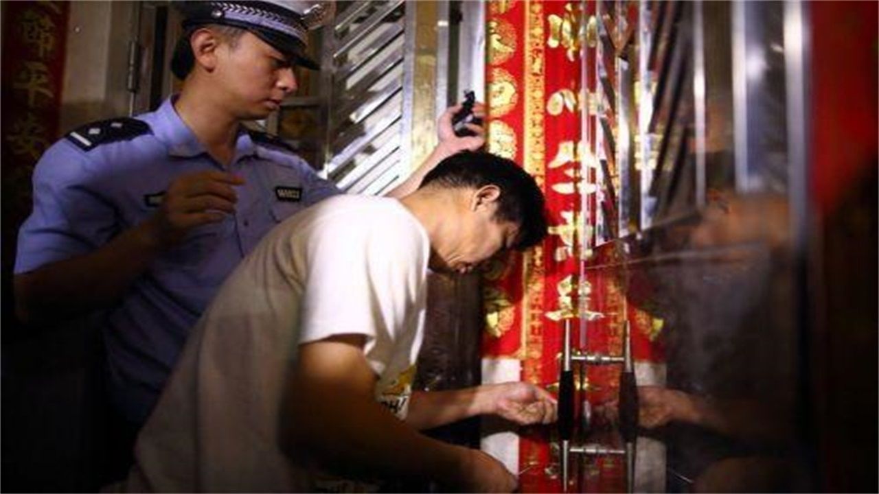 梧州请开锁师傅开了锁后，师傅为什么一般都不进门，就算主人请也不进去？